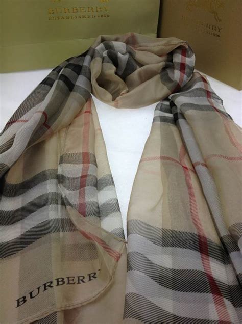 prix echarpe burberry homme|foulard burberry femme.